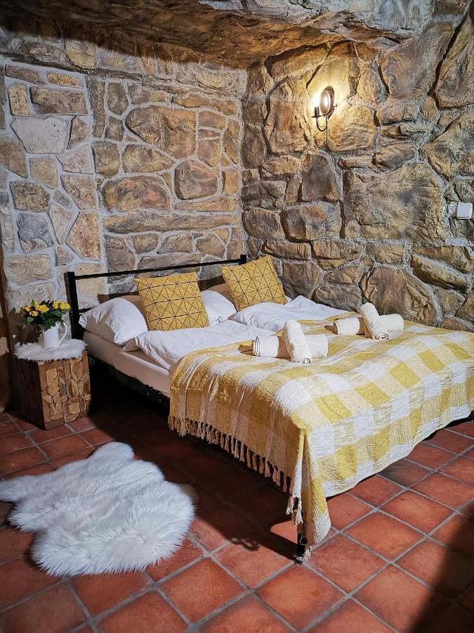 Hotel U Cisare Iii. Melnik Bagian luar foto