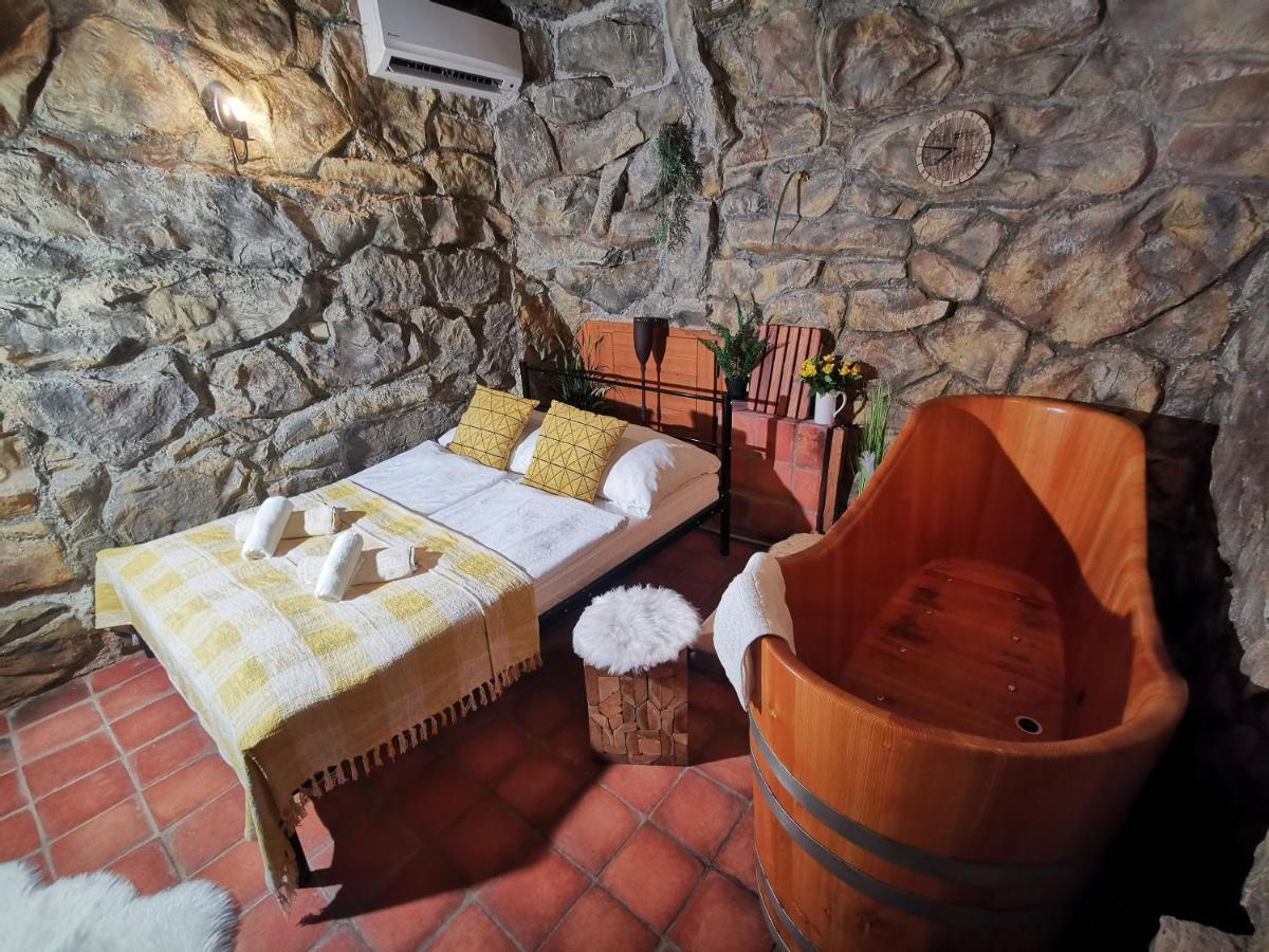 Hotel U Cisare Iii. Melnik Bagian luar foto