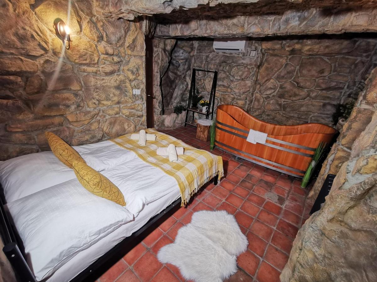 Hotel U Cisare Iii. Melnik Bagian luar foto