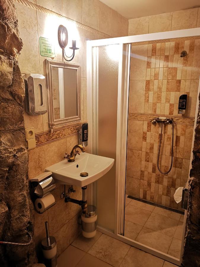 Hotel U Cisare Iii. Melnik Bagian luar foto