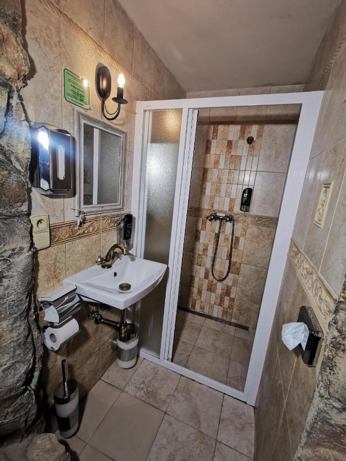 Hotel U Cisare Iii. Melnik Bagian luar foto
